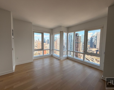 W 38th Street - Photo Thumbnail 1