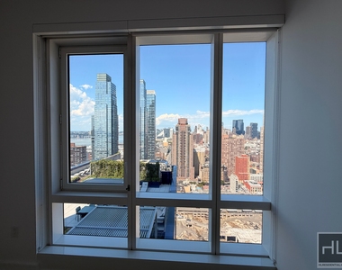 West 38th Street - Photo Thumbnail 4