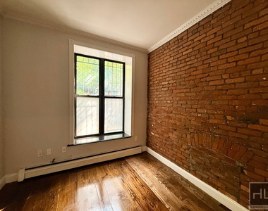 West 103rd Street - Photo Thumbnail 3