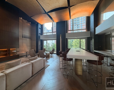 West 43rd Street - Photo Thumbnail 5