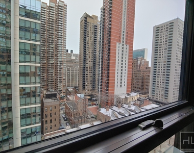 East 39th Street - Photo Thumbnail 3