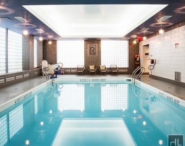 West 48th Street - Photo Thumbnail 4