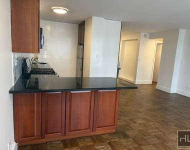 East 63 Street - Photo Thumbnail 7
