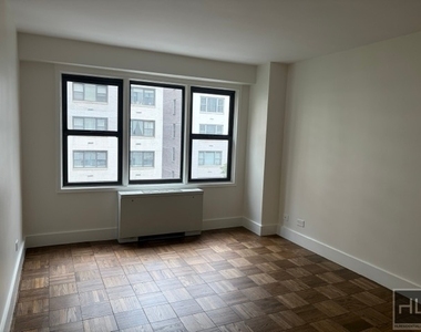 East 63 Street - Photo Thumbnail 6