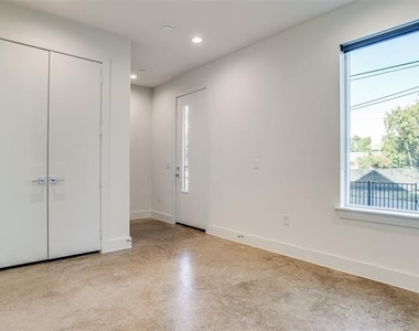 4419 Cabell Drive - Photo Thumbnail 2