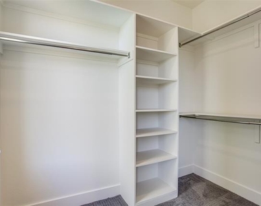 4419 Cabell Drive - Photo Thumbnail 12