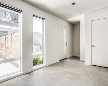 2180 Bennett Avenue - Photo Thumbnail 3