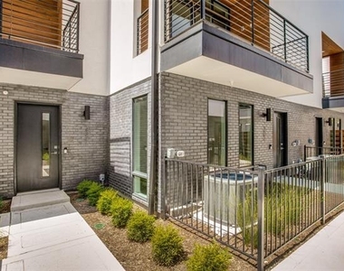 2180 Bennett Avenue - Photo Thumbnail 2