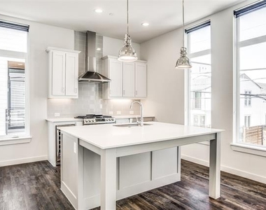 2180 Bennett Avenue - Photo Thumbnail 9