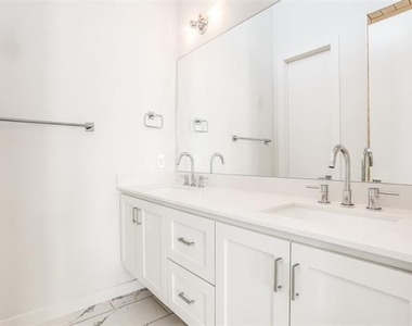 2180 Bennett Avenue - Photo Thumbnail 15