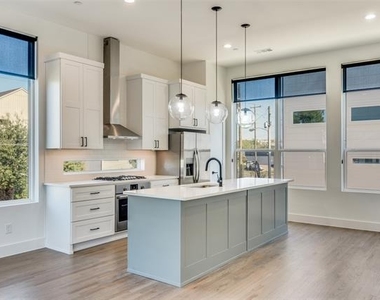 4718 Bryan Street - Photo Thumbnail 3