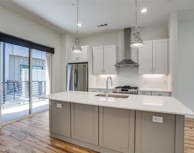 4419 Cabell Drive - Photo Thumbnail 6