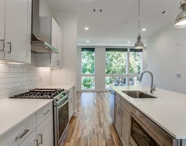 4419 Cabell Drive - Photo Thumbnail 8