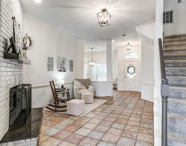 528 Halifax Lane - Photo Thumbnail 2