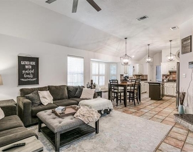 528 Halifax Lane - Photo Thumbnail 3
