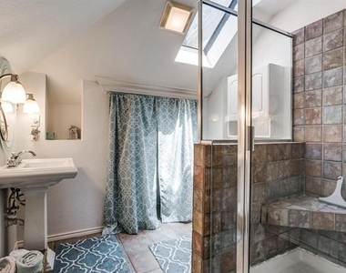 528 Halifax Lane - Photo Thumbnail 9