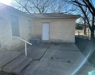 303 S Ballard Avenue - Photo Thumbnail 8