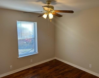 303 S Ballard Avenue - Photo Thumbnail 4