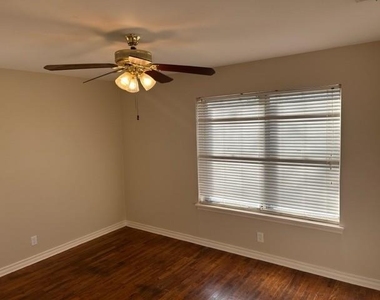 303 S Ballard Avenue - Photo Thumbnail 2