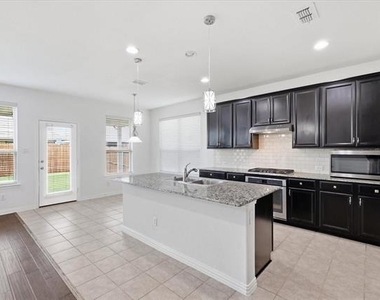 808 Bird Creek Drive - Photo Thumbnail 10