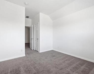 808 Bird Creek Drive - Photo Thumbnail 29