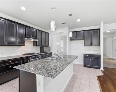 808 Bird Creek Drive - Photo Thumbnail 13