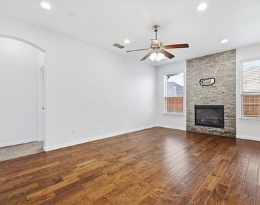 808 Bird Creek Drive - Photo Thumbnail 7