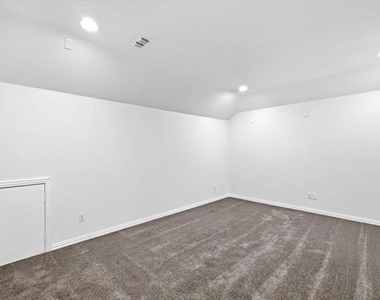 808 Bird Creek Drive - Photo Thumbnail 32