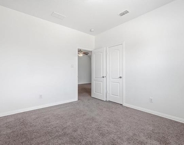 808 Bird Creek Drive - Photo Thumbnail 31