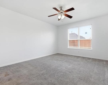 808 Bird Creek Drive - Photo Thumbnail 17