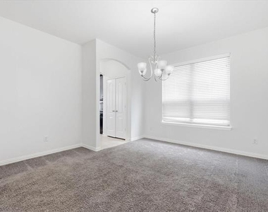 808 Bird Creek Drive - Photo Thumbnail 5