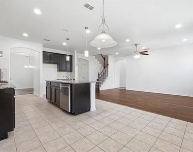 808 Bird Creek Drive - Photo Thumbnail 15