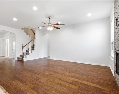 808 Bird Creek Drive - Photo Thumbnail 8
