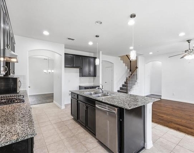 808 Bird Creek Drive - Photo Thumbnail 14
