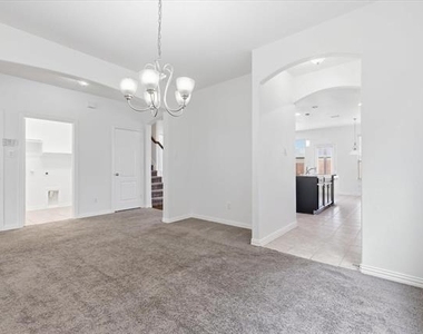 808 Bird Creek Drive - Photo Thumbnail 6