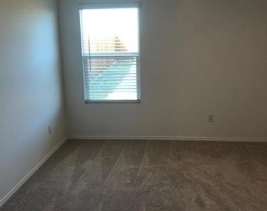 700 Dashwood Drive - Photo Thumbnail 7