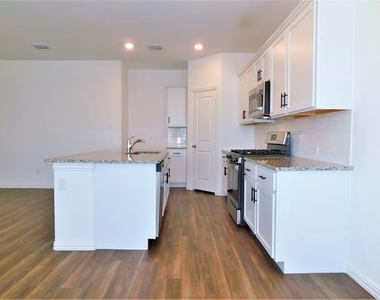 1624 Da Vinci Drive - Photo Thumbnail 8