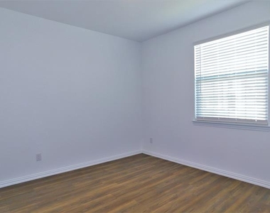 1624 Da Vinci Drive - Photo Thumbnail 13