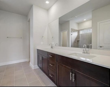410 Stagg Street - Photo Thumbnail 8