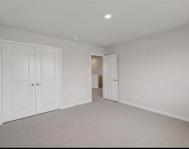 410 Stagg Street - Photo Thumbnail 14