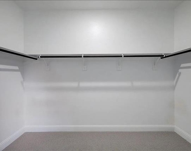 410 Stagg Street - Photo Thumbnail 10