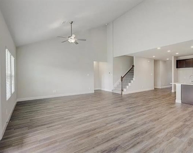 410 Stagg Street - Photo Thumbnail 5
