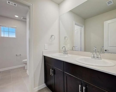 410 Stagg Street - Photo Thumbnail 15