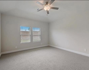 410 Stagg Street - Photo Thumbnail 6
