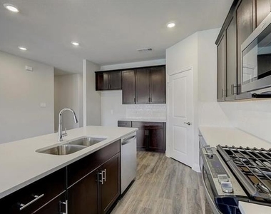 410 Stagg Street - Photo Thumbnail 3
