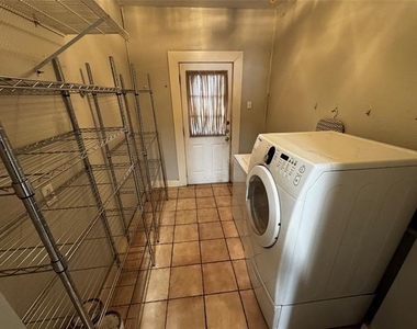 5321 Reiger Avenue - Photo Thumbnail 9