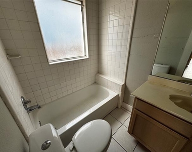 5321 Reiger Avenue - Photo Thumbnail 6