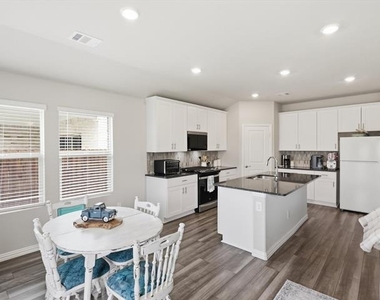 410 Dempsey Drive - Photo Thumbnail 6