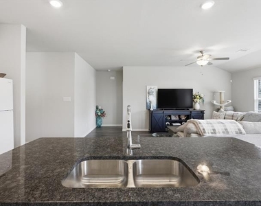 410 Dempsey Drive - Photo Thumbnail 5