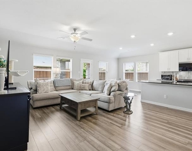 410 Dempsey Drive - Photo Thumbnail 8